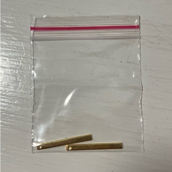 2 Pieces 24k Shiny Gold Plated Stick Bar Charms, Earring Pendants - Picture 2 of 2